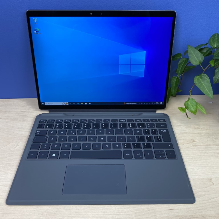 Dell latitude 7320 Dell Latitude 7320 - Wydajność i mobilność w jednym! Pracuj wydajnie i komfortowo gdziekolwiek jesteś z laptopem Dell Latitude 7320. Ten smukły i lekki notebook został zaprojektowany z myślą o mobilnych profesjonalistach, którzy potrzebują niezawodnego urządzenia do pracy w podróży.