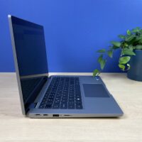 Laptop Biznesowy Dell Latitude 5330 - Wydajność i Elegancja w Jednym! Szukasz laptopa, który sprosta wyzwaniom biznesu? Wybierz Dell Latitude 2w1 5330 - potężny model z procesorem Intel Core i5-1245U i 8 GB RAM, który zapewni Ci płynną pracę nawet z najbardziej wymagającymi programami.