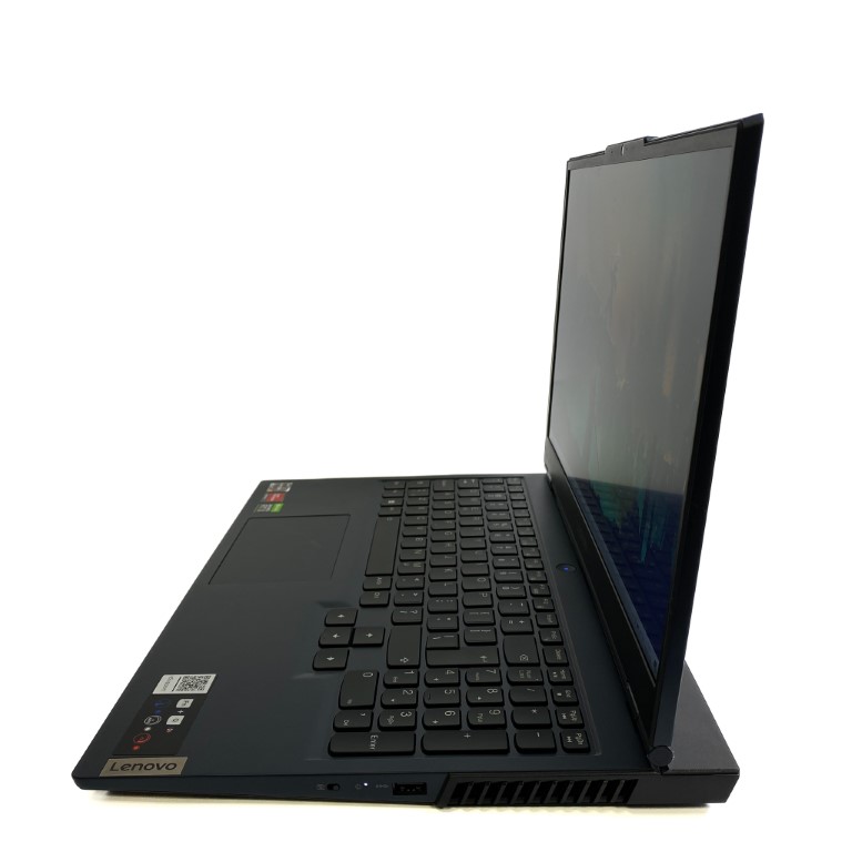 IMG_2510 Lenovo Legion 5: Potężna Wydajność dla Prawdziwych Graczy Laptop Lenovo Legion 5 to komputer stworzony z myślą o pasjonatach gier, którzy cenią sobie wysoką wydajność i płynne doznania gamingowe. Wyposażony w procesor AMD Ryzen 5 5600H, 16GB pamięci RAM, oraz 512GB dysk SSD, ten laptop zapewnia imponującą wydajność w każdej sytuacji. Zintegrowana karta graficzna NVIDIA GeForce RTX 3060 gwarantuje doskonałą jakość grafiki na 15,6-calowym ekranie.