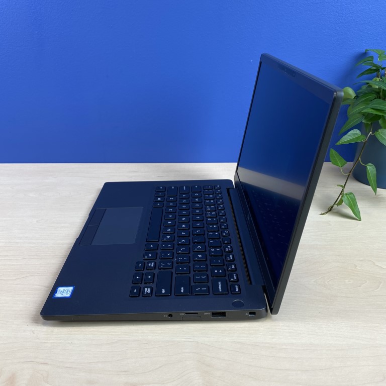 Dell Latitude 7400 - biznesowa bestia? Szukasz laptopa biznesowego, który łączy w sobie wydajność, mobilność i elegancki design? Dell Latitude 7400 może być dla Ciebie idealnym wyborem!