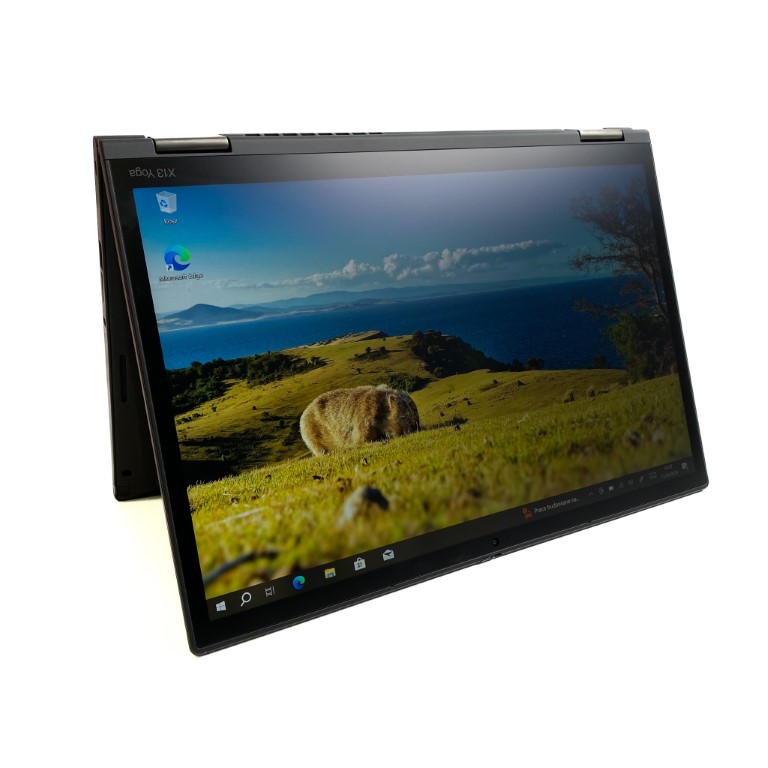 Lenovo thinkpad yoga x13 g2 ThinkPad X13 Yoga G1 to wszechstronny laptop konwertowalny, idealny dla profesjonalistów potrzebujących elastycznego narzędzia pracy. Wyposażony w procesor Intel Core i5-10310U, 16GB pamięci RAM oraz 512GB dysk SSD, ten laptop oferuje imponującą wydajność w kompaktowej formie. Zintegrowana karta graficzna Intel UHD zapewnia doskonałą jakość obrazu na 13,3-calowym ekranie Full HD, który można przekształcić w tablet lub używać w trybie namiotowym.