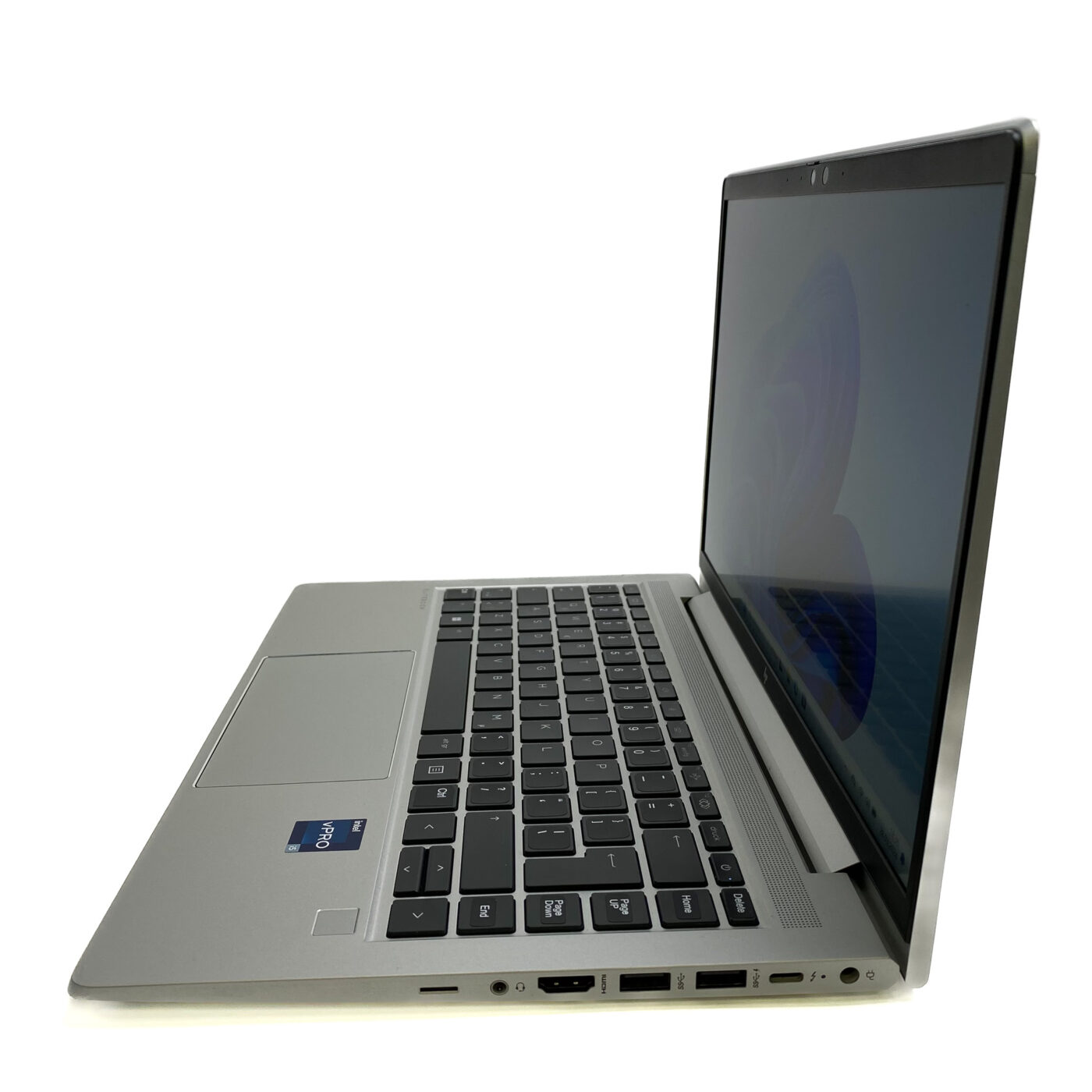 HP EliteBook 640 G9 - wydajny i wszechstronny laptop biznesowy Szukasz wydajnego i wszechstronnego laptopa biznesowego? HP EliteBook 640 G9 to doskonały wybór. Ten notebook łączy w sobie wysoką wydajność, nowoczesne funkcje i atrakcyjną cenę.