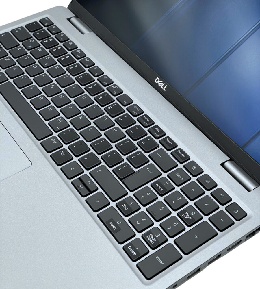 Dell Latitude 5540 – klawiatura i touchpad Dell Latitude 5540 widok z góry na klawiaturę QWERTY US z blokiem numerycznym