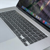 Laptop Apple MacBook Pro A2141 • i9-9980HK • 32GB • 512GB • Radeon Pro 5500M • 16″ Retina • 245 Cykli Laptop Apple MacBook Pro A2141 • i9-9980HK • 32GB • 512GB • Radeon Pro 5500M • 16″ Retina • 245 Cykli