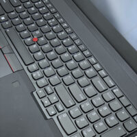 Lenovo ThinkPad T15 Gen 2 – klawiatura biznesowa Lenovo ThinkPad T15 Gen 2 widok na ergonomiczną klawiaturę z blokiem numerycznym