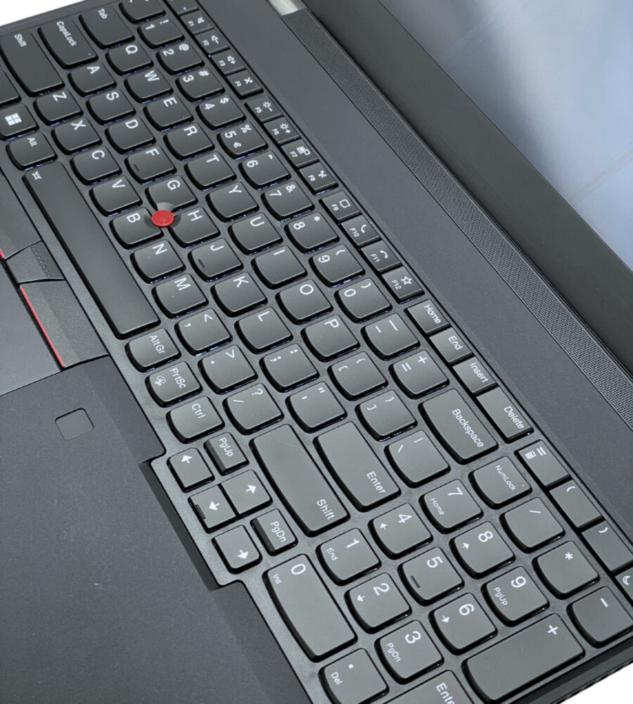 Lenovo ThinkPad T15 Gen 2 – klawiatura biznesowa Lenovo ThinkPad T15 Gen 2 widok na ergonomiczną klawiaturę z blokiem numerycznym