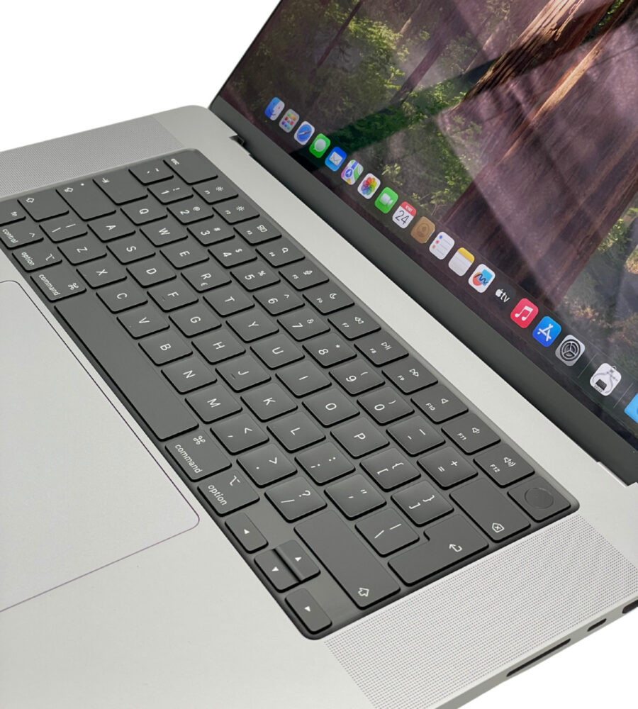 MacBook Pro A2485 M1 (6)