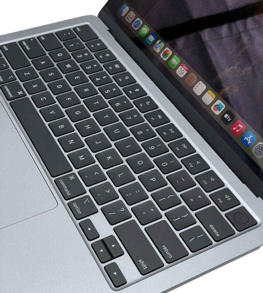 Apple MacBook Air 13 M2 - Wydajność i komfort w nowej odsłonie