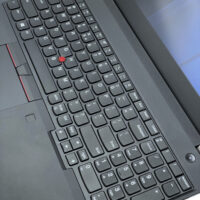Lenovo ThinkPad T15 Gen 1 widok na klawiaturę