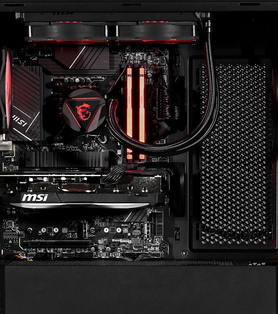 Komputer gamingowy Actina Powered by MSI zbliżenie na wnętrze chłodzenie cieczą MSI karta RTX 5070 pamięć DDR5