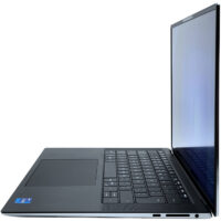 Dell Precision 5560 – prawy profil laptopa Dell Precision 5560 prawy profil obudowy złącza audio i gniazda rozszerzeń