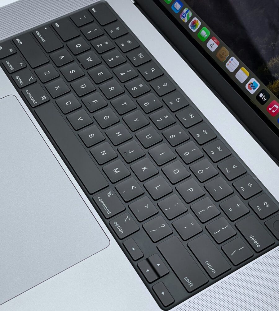 Apple MacBook Pro A2780 M2 PRO (6)