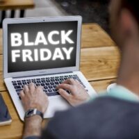Jak nie dać się oszukać w Black Friday? Przewodnik po bezpiecznym zakupie laptopa