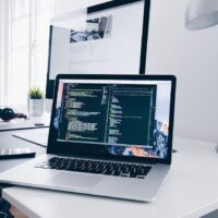 Mobilne stacje robocze – które warto wybrać?