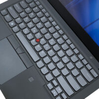 Lenovo ThinkPad T14 G2 – układ klawiatury i gładzik Lenovo ThinkPad T14 G2 zbliżenie na klawiaturę z czerwonym TrackPointem i touchpad