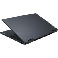 Lenovo Yoga 7 2w1 14AHP9 – zamknięta pokrywa ekranu. Lenovo Yoga 7 2w1 14AHP9 widok z góry na zamkniętą aluminiową klapę matrycy z logo.