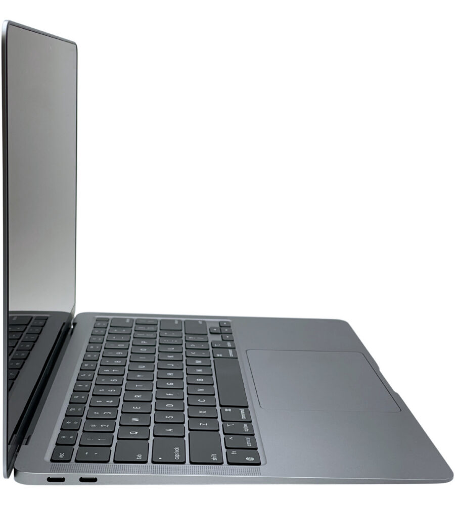 Apple MacBook Air 13 A2337 – lewy profil złącza. Apple MacBook Air 13 A2337 widok z lewej strony z portami komunikacyjnymi USB-C.