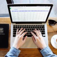 Dlaczego firmy wymieniają laptopy co 3–4 lata?