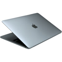 Apple MacBook Pro 13 A2338 widok z góry na zamkniętą srebrną klapę z logo Apple