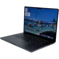 Apple MacBook Pro 16 A2991 widok z prawej strony pod kątem port HDMI czytnik SDXC