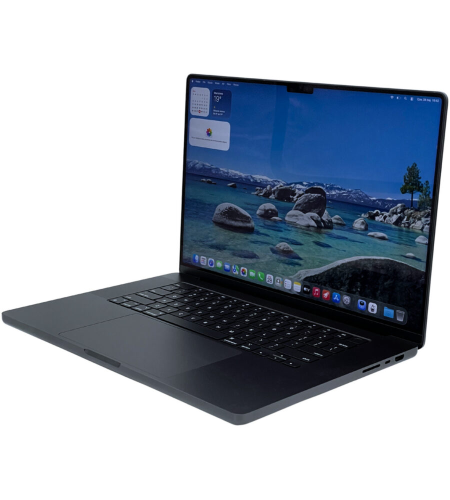 Apple MacBook Pro 16 A2991 widok z prawej strony pod kątem port HDMI czytnik SDXC