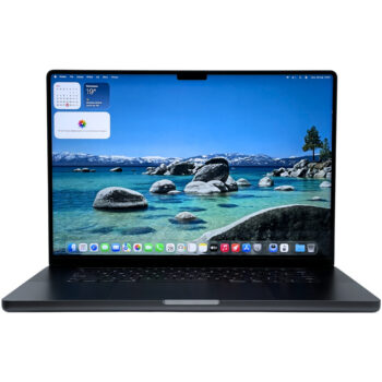 Apple MacBook Pro 16 A2991 – widok z przodu laptopa Laptop poleasingowy Apple MacBook Pro 16 A2991 widok od przodu z dużym ekranem XDR