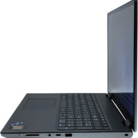 Dell Precision 7670 widok z prawej strony obudowy porty USB i czytnik kart SD