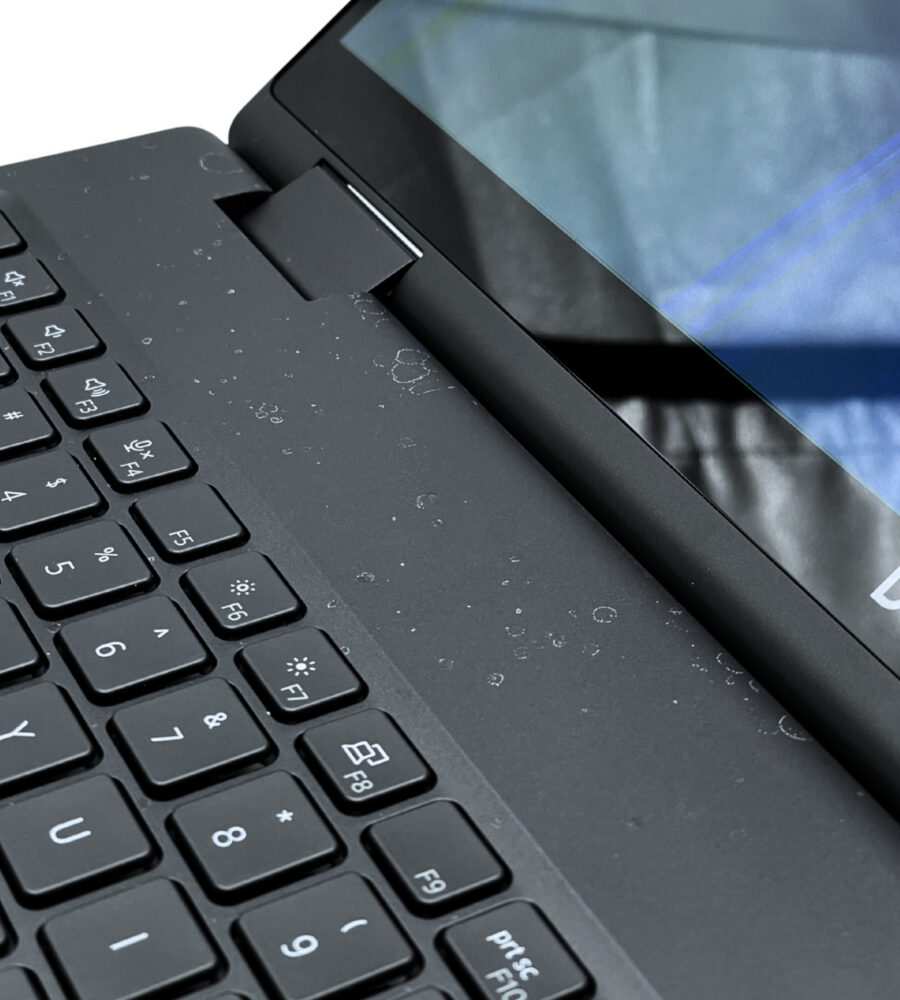Dell Precision 7670 zbliżenie na palmrest