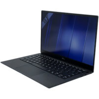 Dell XPS 13 9305 widok z prawej strony pod kątem port USB-C i czytnik kart