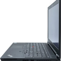 Lenovo ThinkPad P15 Gen 1 – profil prawej strony Lenovo ThinkPad P15 Gen 1 profil prawego boku obudowy ze szczelinami chłodzenia i portami USB