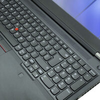 Lenovo ThinkPad P15 Gen 1 – panel roboczy i legendarna klawiatura Lenovo ThinkPad P15 Gen 1 ergonomiczna klawiatura z TrackPointem i pełnym blokiem numerycznym