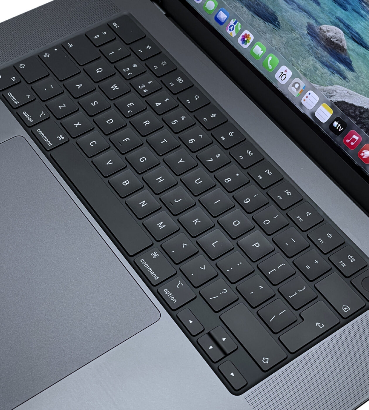 Apple MacBook Pro 16 A2991 czarna klawiatura ISO z dużym gładzikiem i Touch ID