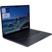 Apple MacBook Pro 14 A2992 – lewy bok pod kątem Apple MacBook Pro 14 A2992 widok z lewej strony pod kątem prezentujący złącza