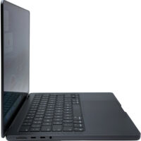 Apple MacBook Pro 14 A2992 – porty lewa strona Apple MacBook Pro 14 A2992 porty z lewej strony MagSafe Thunderbolt HDMI
