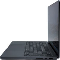 Apple MacBook Pro 14 A2992 – porty prawa strona Apple MacBook Pro 14 A2992 porty z prawej strony czytnik kart SD i HDMI