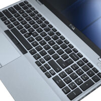 Dell Latitude 5510 zbliżenie na klawiaturę QWERTY US i touchpad