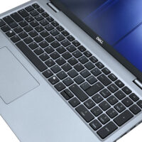 Dell Latitude 5550 widok na klawiaturę z blokiem numerycznym i duży touchpad