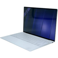 Dell XPS 13 9320 – prawy bok pod kątem Dell XPS 13 9320 widok z prawej strony pod kątem profil obudowy premium