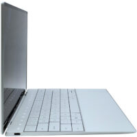 Dell XPS 13 9320 – lewy profil laptopa Dell XPS 13 9320 lewy profil obudowy złącza Thunderbolt