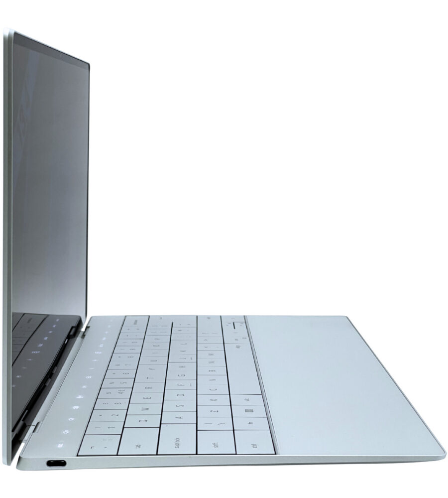 Dell XPS 13 9320 – lewy profil laptopa Dell XPS 13 9320 lewy profil obudowy złącza Thunderbolt