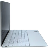 Dell XPS 13 9320 profil lewej strony obudowy i złącze USB-C Thunderbolt 4