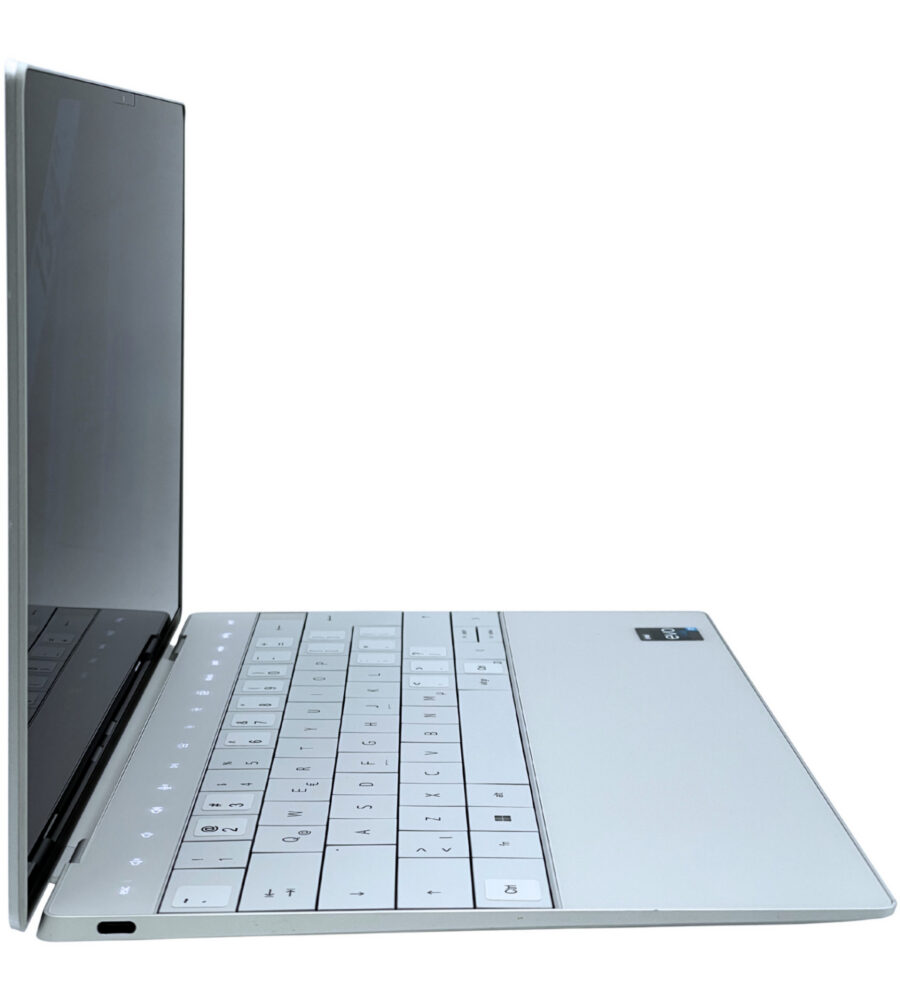 Dell XPS 13 9320 profil lewej strony obudowy i złącze USB-C Thunderbolt 4