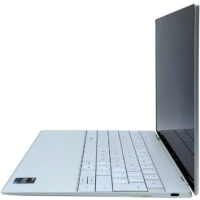 Dell XPS 13 9320 profil prawej strony obudowy ze złączem wielofunkcyjnym