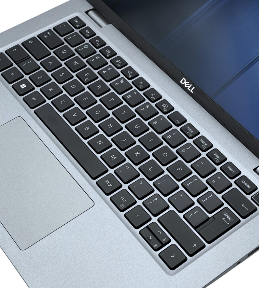 Dell Latitude 5440 – ergonomiczna klawiatura Dell Latitude 5440 zbliżenie na klawiaturę biznesową i touchpad