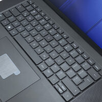 Dell Precision 5680 – panel roboczy i klawiatura Dell Precision 5680 ergonomiczna klawiatura i duży touchpad