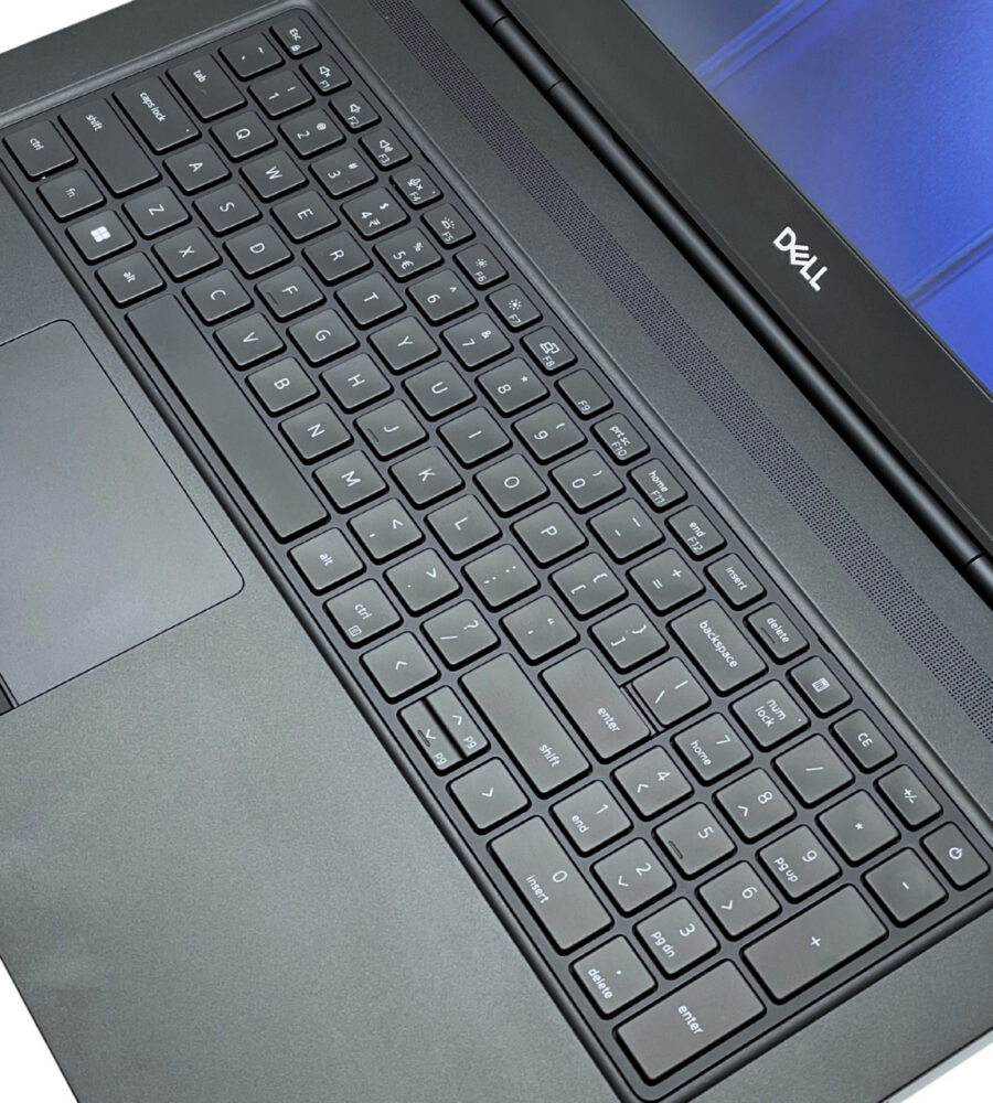 Dell Precision 7760 zbliżenie na klawiaturę QWERTY US i touchpad