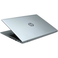 HP ProBook 450 G6 – zamknięta klapa matrycy HP ProBook 450 G6 widok od góry na zamkniętą klapę