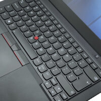 Lenovo ThinkPad T14 G2 – panel roboczy i klawiatura Lenovo ThinkPad T14 G2 układ klawiatury z TrackPointem i gładzikiem