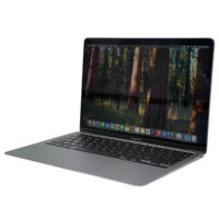Apple MacBook Air 13 A2337 – prawy bok pod kątem Apple MacBook Air 13 A2337 widok z prawej strony pod kątem gniazdo audio
