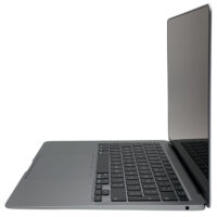 Apple MacBook Air 13 A2337 – prawy profil obudowy Apple MacBook Air 13 A2337 profil prawej strony obudowy gniazdo słuchawkowe